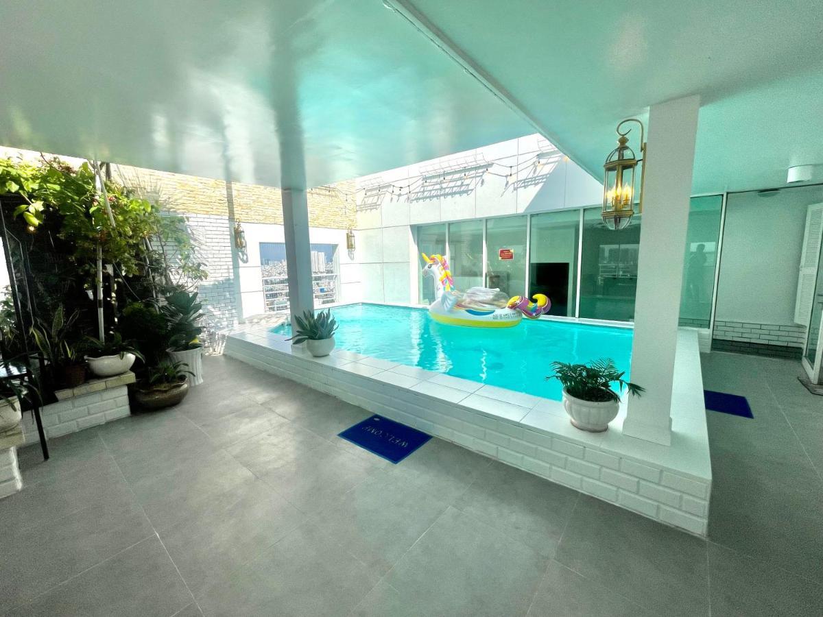 White Penthouse-Rooftop Pool Private -Central City Apartment Ho Chi Minh City Exterior photo