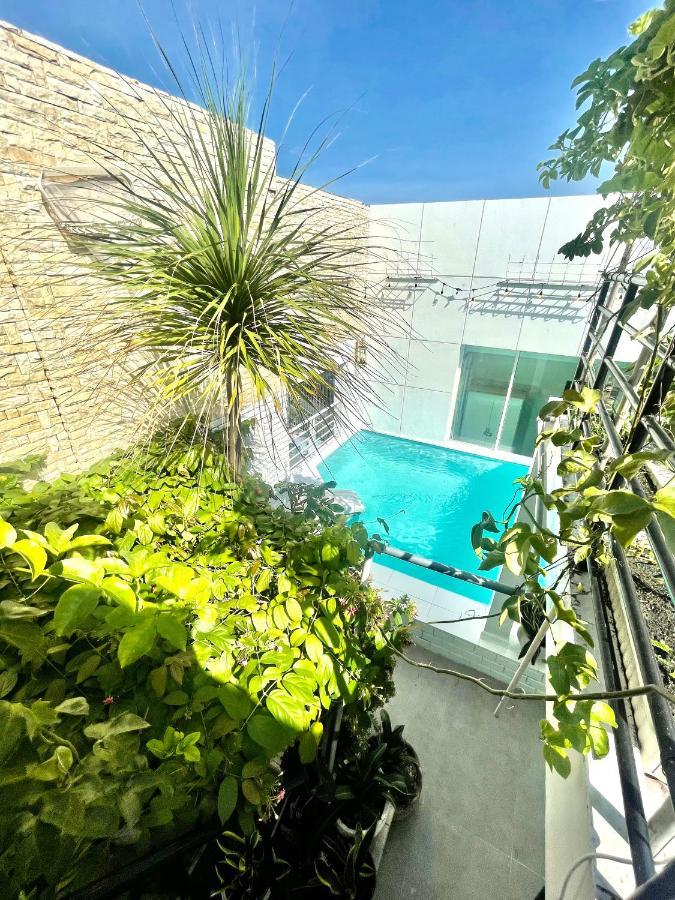 White Penthouse-Rooftop Pool Private -Central City Apartment Ho Chi Minh City Exterior photo